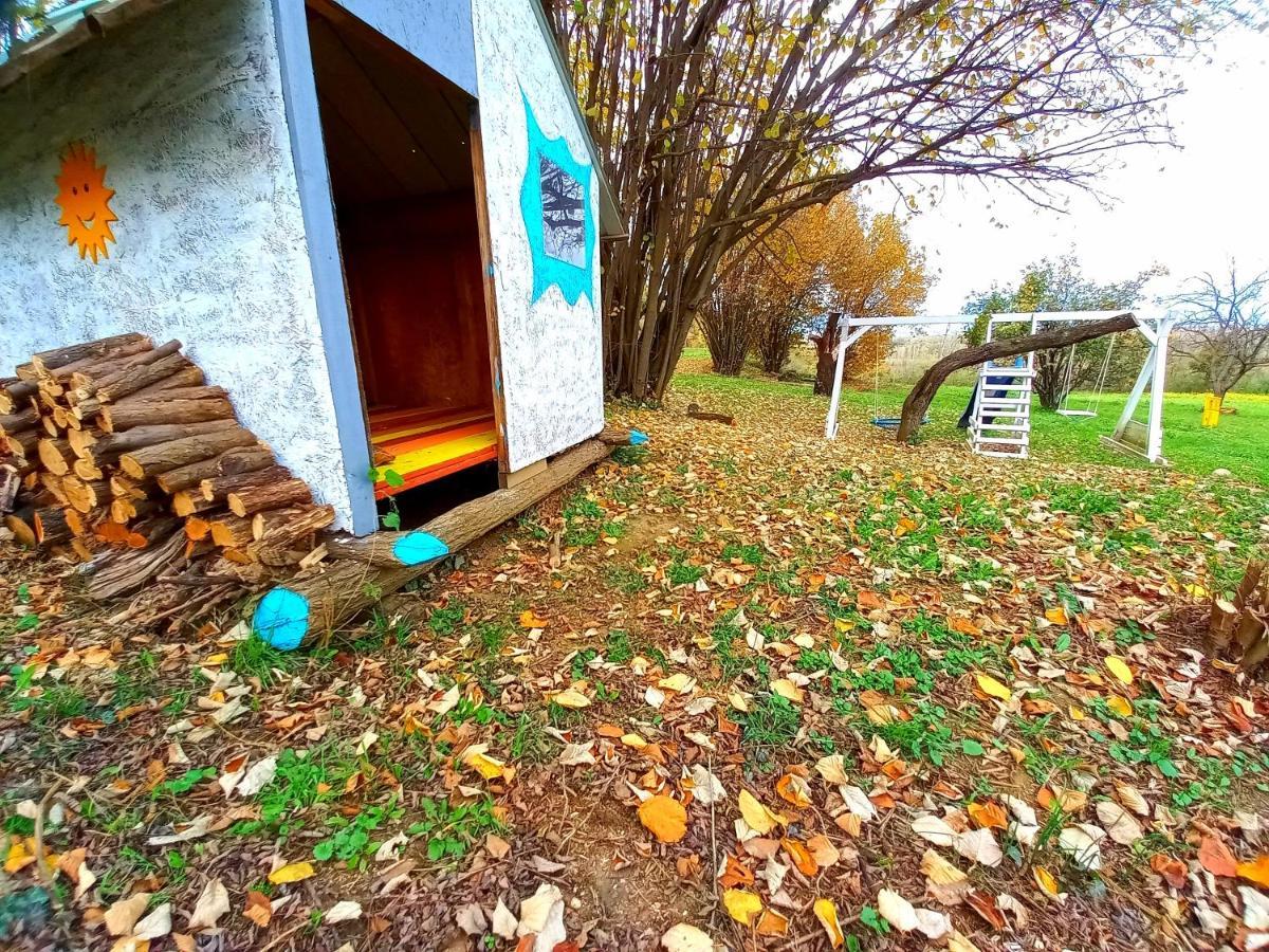 Honey Hill Apartment Fruska Gora Cerevic Eksteriør bilde